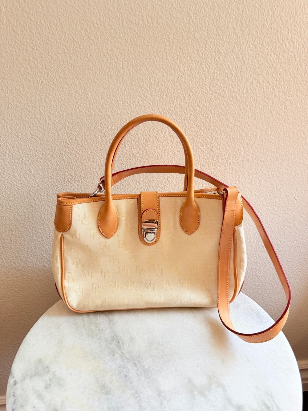 Dooney Bourke Vintage Women's Med Tan Signature Canvas and Leather Shoulder Bag